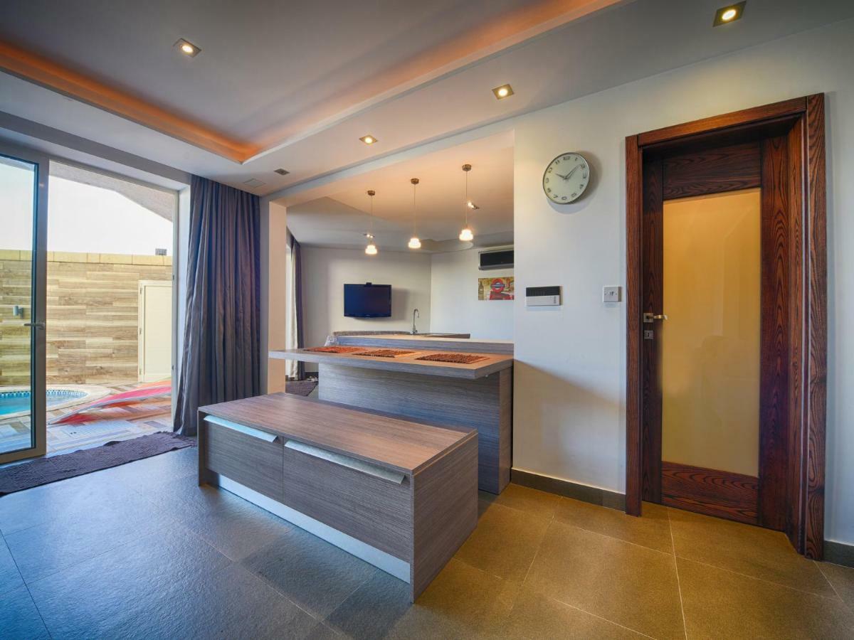 Vila Anthony'S Maisonette Qala Exteriér fotografie